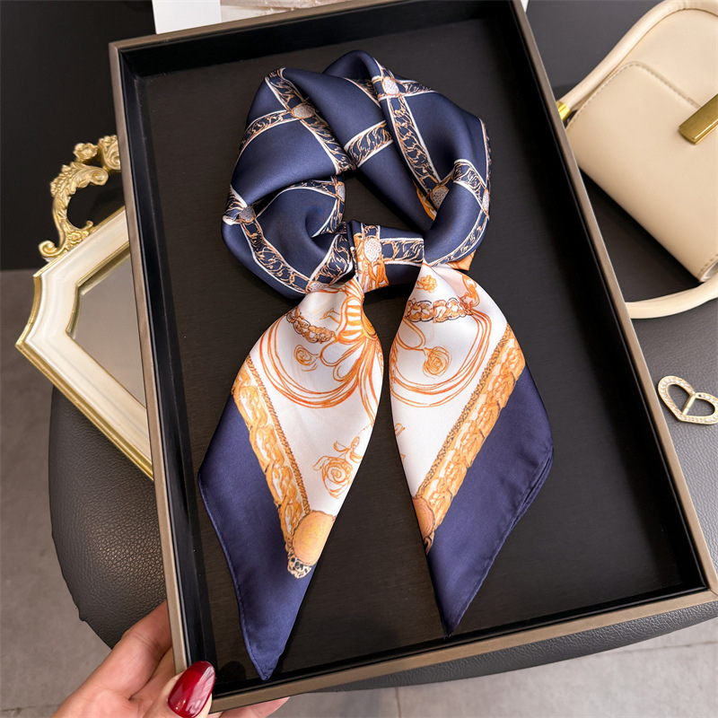 Face Scarf Mask - Blauer Klassischer Seidenschal mit Kettenmuster für
